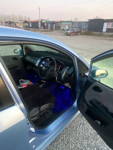 Honda: Honda Fit: 2002 г., 1.3 л, Автомат, Бензин, Хэтчбэк — 3