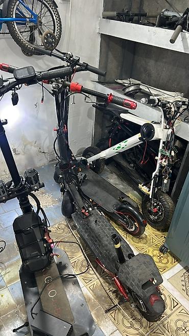 электросамокат бу: Elektrikli skuter. Şəkillərdə qara rəngli, iri təkərli elektrikli — 9