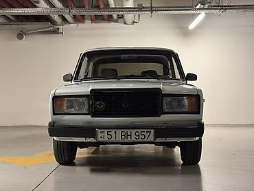 polkalı disk: VAZ 2107 “Classic” sedan - Kuzov: 4 qapılı, ağ rəng, sadə və düz — 7