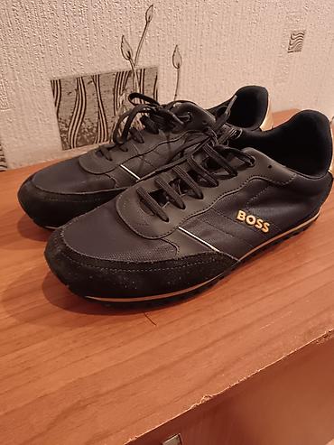 hugo: BOSS kişi idman ayaqqabısı - Rəng: qara, qızılı detallarla - Üst — 2