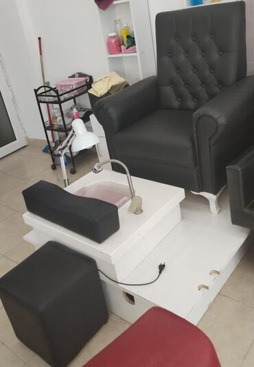 Salon, tibbi kreslolar: 350 azn pedikür kreslo satılır. Yaxşı vəziyyətdədir. Ünvan:Həzi