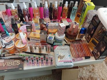 Šminka: Veliki set kozmetike i parfema – sve na jednom mestu Sadržaj seta — 16