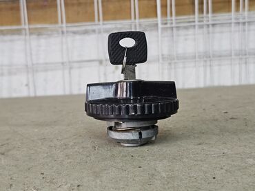 Лючки бензобака: Лючок бензобака Mercedes-Benz 1991 г., Новый, Аналог — 8