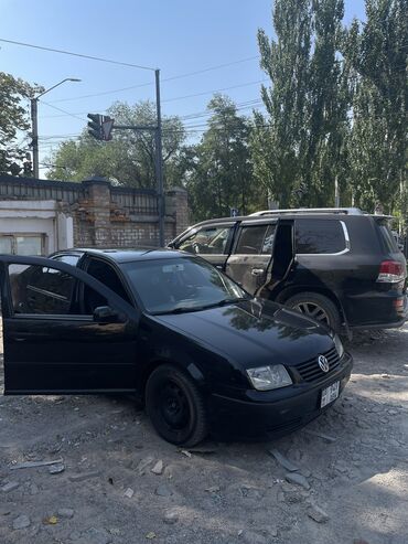 Volkswagen: Volkswagen Bora: 2002 г., 2 л, Механика, Бензин, Седан — 9