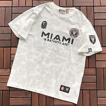 bape x: BAPE x Miami temalı unisex t‑shirt kolleksiyası - Dizayn: Ön hissədə — 2
