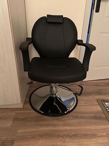 Peşəkar salon oturacağı - Material: qara rəngli, asan təmizlənən
