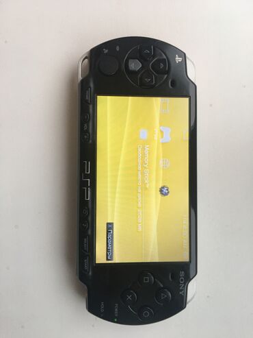PSP (Sony PlayStation Portable): Продаю PSP e2000 прошитый, в комплекте зарядка и мини USB для