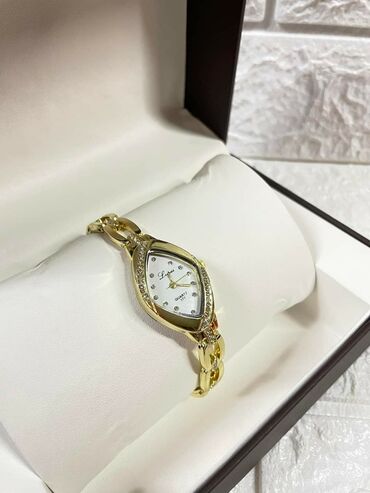 Ručni satovi: Ženski sat
Cena 1.500 dinara