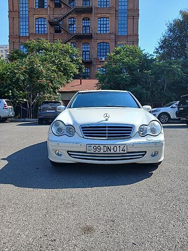 Mercedes-Benz C 230: 2.3 l | 2005 il Sedan — 4
