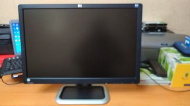 Monitorlar: HP LCD Colour Monitor Model: L2208W Girişləri: VGA 22-inch ekrandır