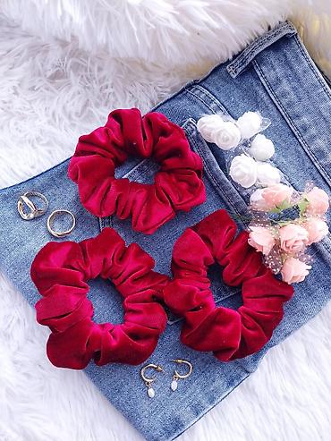 Aksesoari za kosu: Set baršunastih scrunchie gumica za kosu – bordo/crvena - Materijal — 3