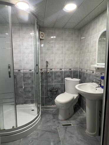 Uzunmüddətli kirayə mənzillər: Ev əşyazsızdır. Qaz,su,işıq daimidir. 3otaqdır. Binanın həyətində — 3