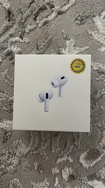 airpods 4: 🎧 Продаю беспроводные наушники 🤍 ✨ Покупала за 1700 сом, продаю за — 7