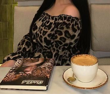 sneaker: Leopard naxışlı off-shoulder bluz O - Dizayn: Açıq çiyinli — 1