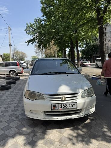 honda odyssey престиж: Автомобиль Honda Odyssey белого цвета, практичный и надежный минивэн