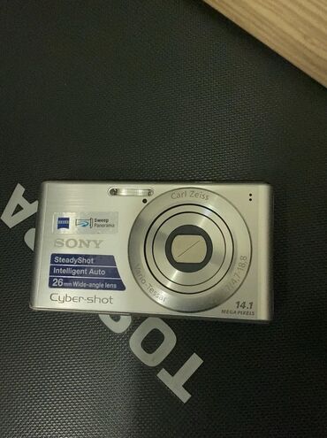 Sony Cyber-shot rəqəmsal kamera, Carl Zeiss Vario-Tessar obyektivi və