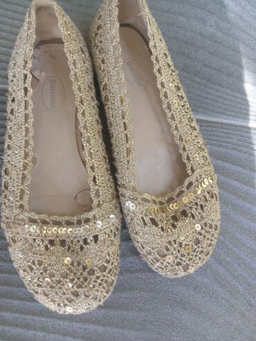 ravne zlatne sandale: Ballet shoes, Graceland, 37