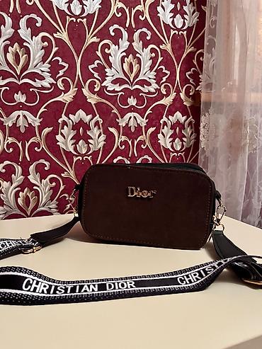Dior brend yazılı çiyin/çarpaz çanta - Rəng: tünd qəhvəyi (mat lalafo.az -da Dior brend yazılı çiyin/çarpaz çanta - Rəng: tünd qəhvəyi (mat