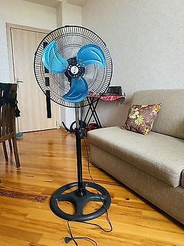 ventilyator su ile: Güclü döşəmə ventilyatoru – mavi qanadlı, iri diametrli başlıq və — 4