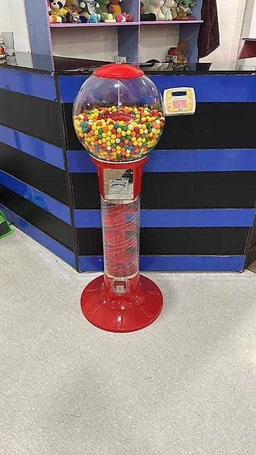 balaca seyf: Sikkə ilə işləyən saqqız/topçik avtomatı - Tip: Floor-stand vending — 2