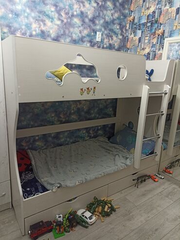 Двухъярусная детская кровать,б/у белого цвета,продам недорого за 9000