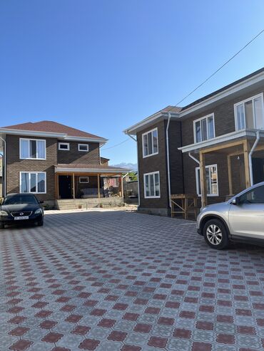продаю квартиру в востоке 5: Таунхаус, Чолпон-Ата, Барбекю