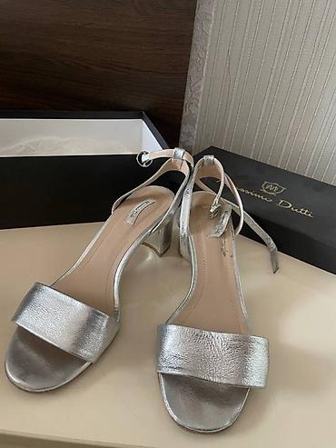 Босоножки, сандалии, шлепанцы: Женская обувь Много обуви Massimo Dutti - популярный бренд, в — 4