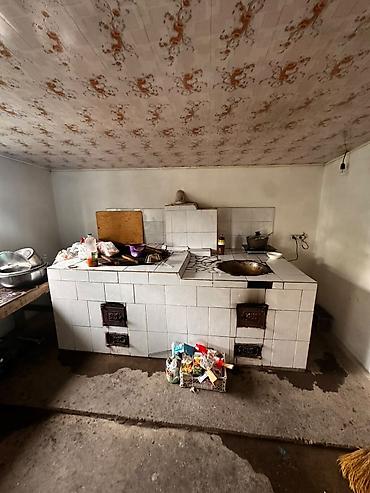 Продажа коттеджей и домов: Продаётся кирпичный двухэтажный дом с большим двором и хозяйственным — 24