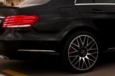 Mercedes-Benz: Mercedes-Benz E 200: 2 l | 2013 il Sedan — 8