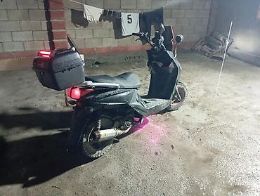 Скутеры: Скутер/мопед городской с дополнительным светом и багажным кофром — 11