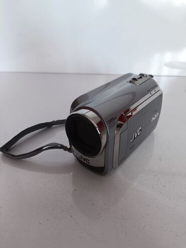 shure mikrofon: JVC Everio HDD videokamera Xüsusiyyətlər: - 35x optik zum – uzaq
