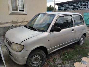 куплю дом на колёсах: Хэтчбек Daihatsu куаре серебристого цвета, компактный и маневренный