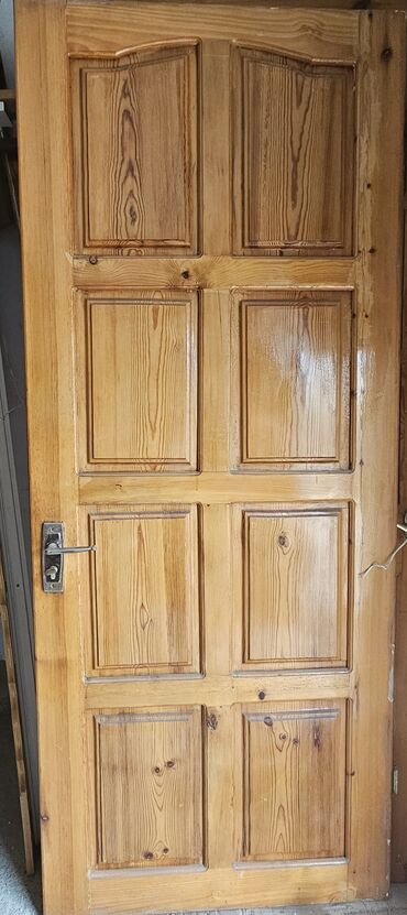 işlenmiş seyf qapi: Giriş qapısı(1ədəddir)- 81×200sm
Çox işlənməyib