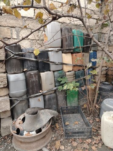 Baklar və çənlər: Plastik kanistrlər – müxtəlif həcm və rənglərdə - Material: qalın — 4