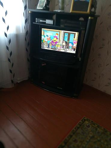 işlemiş mebeler: Televizor altligi satilir. Qiymeti 25 manat — 1