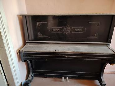 Musiqi alətləri: Upright piano – “Don” markalı - Korpus: qara rəngli, ağacdan, ön — 3