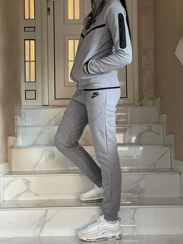 Trenerke: S-Xl. L — 10