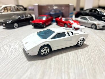 hitna pomoć igračka: Burago Lambo Contach 1:43 Na stanju 20ak autica, pogledajte moje