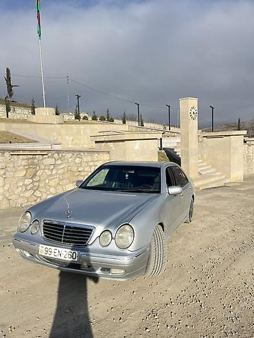 Mercedes-Benz: Mercedes-Benz E 320: 3.2 l | 2000 il Sedan — 12