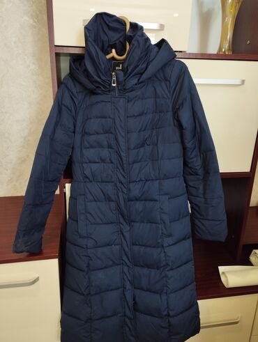 Демисезонные куртки: Продаю 1)осенне-весеннюю подросковую куртку 40-42размер.Синего — 8