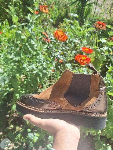 Gležnjače: Ženske kratke čizme – više modela Muške cipele. cena od 30 do 60 — 26