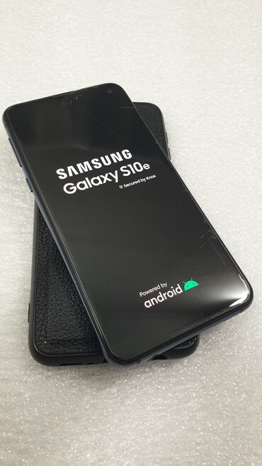 мощный телефон: Samsung Galaxy S10e, Б/у, 128 ГБ, цвет - Черный, 2 SIM