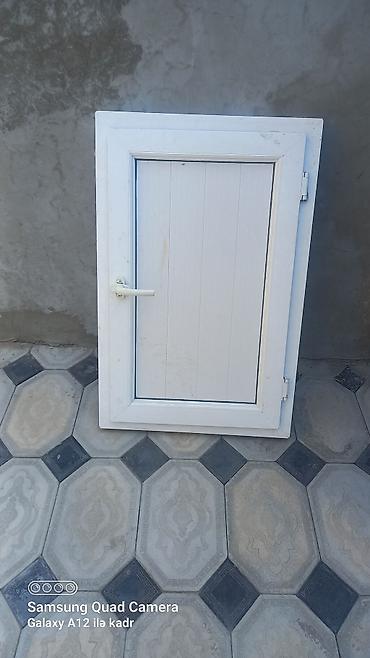 plastik: Ağ rəngli PVC materialdan kiçik qapı/pəncərə çərçivəsi — 1