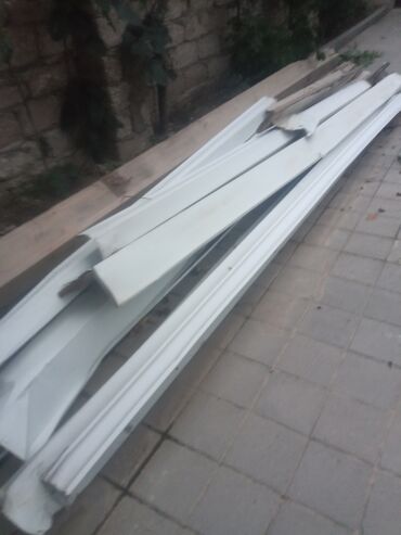 Digər tikinti materialları: Metal və taxta tikinti materialları paketi - Ağ rəngli metal