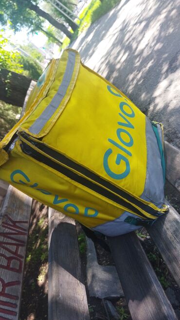 спортивные сумки: Термосумка Glovo, продаю состояние