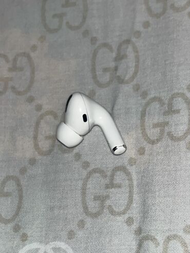 левое ухо airpods pro: Вакуумдук, Apple, Колдонулган, Электр зымсыз (Bluetooth), Классикалык