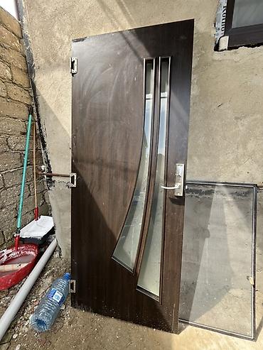 seyfler: Otaq qapısı satılır 2 ədəd qraqları üçün taxtalar falan hər şeyi var — 3