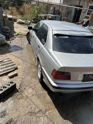 садовый измелчитель: BMW 3 series: 1991 г., 1.8 л, Механика, Бензин, Седан