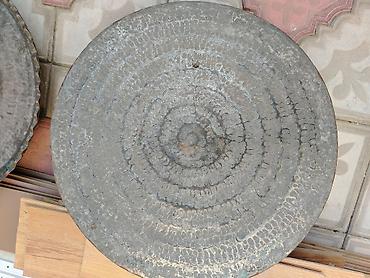 Qab-qacaq və mətbəx ləvazimatları: Məhsul: Böyük ölçülü mis/sinklənmiş metal sini-lər (2 ədəd) Təsvir: - — 7
