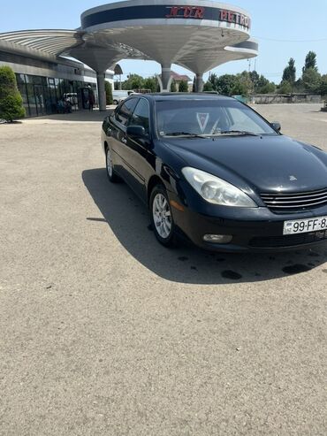 Lexus: Lexus ES 300 modeli. Klassik sedan dizaynı və dörd qapılı korpusu ilə — 6